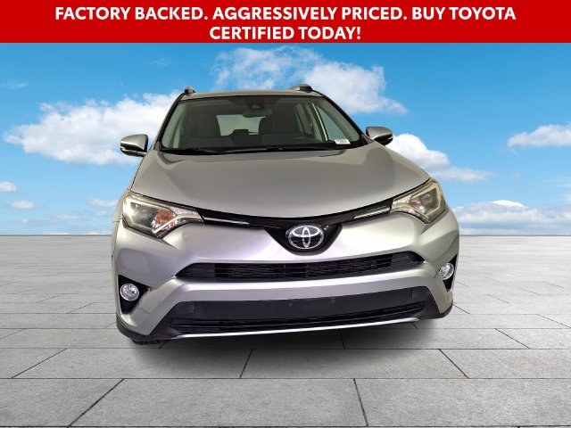 Used 2018 Silver Toyota XLE image 3