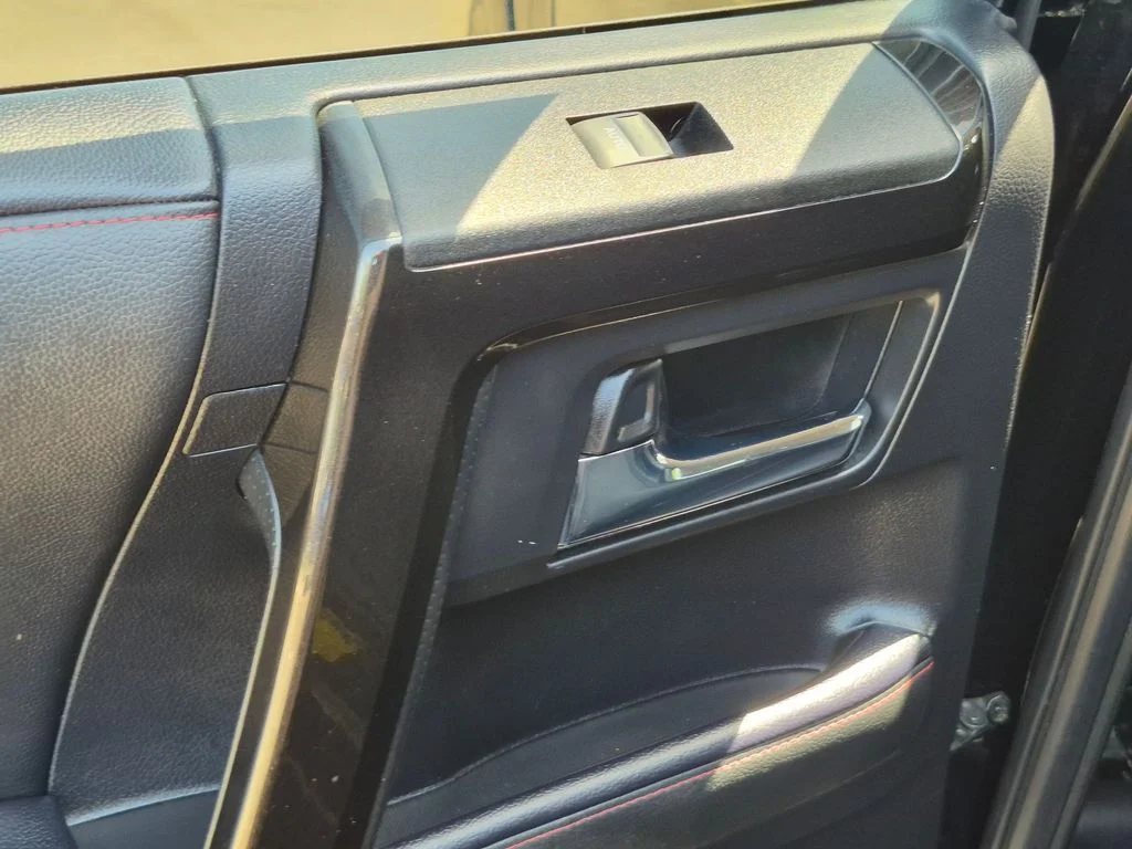 Used 2020 Black Toyota Venture image 17