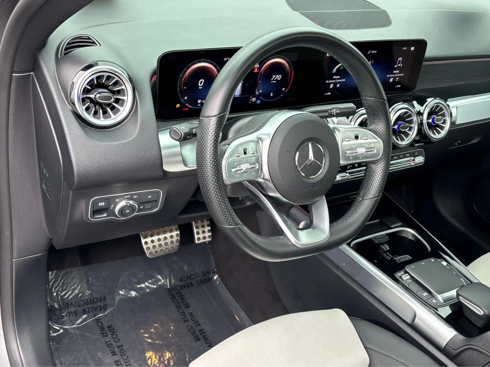 Used 2023 Mountain Grey Metallic Mercedes-Benz GLB 250 image 10