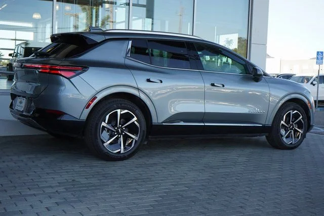 2025 Chevrolet Equinox EV LT - Photo 9
