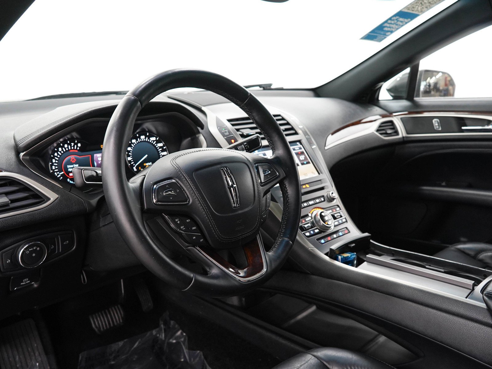 Used 2017 Magnetic Gray Metallic Lincoln Reserve image 24