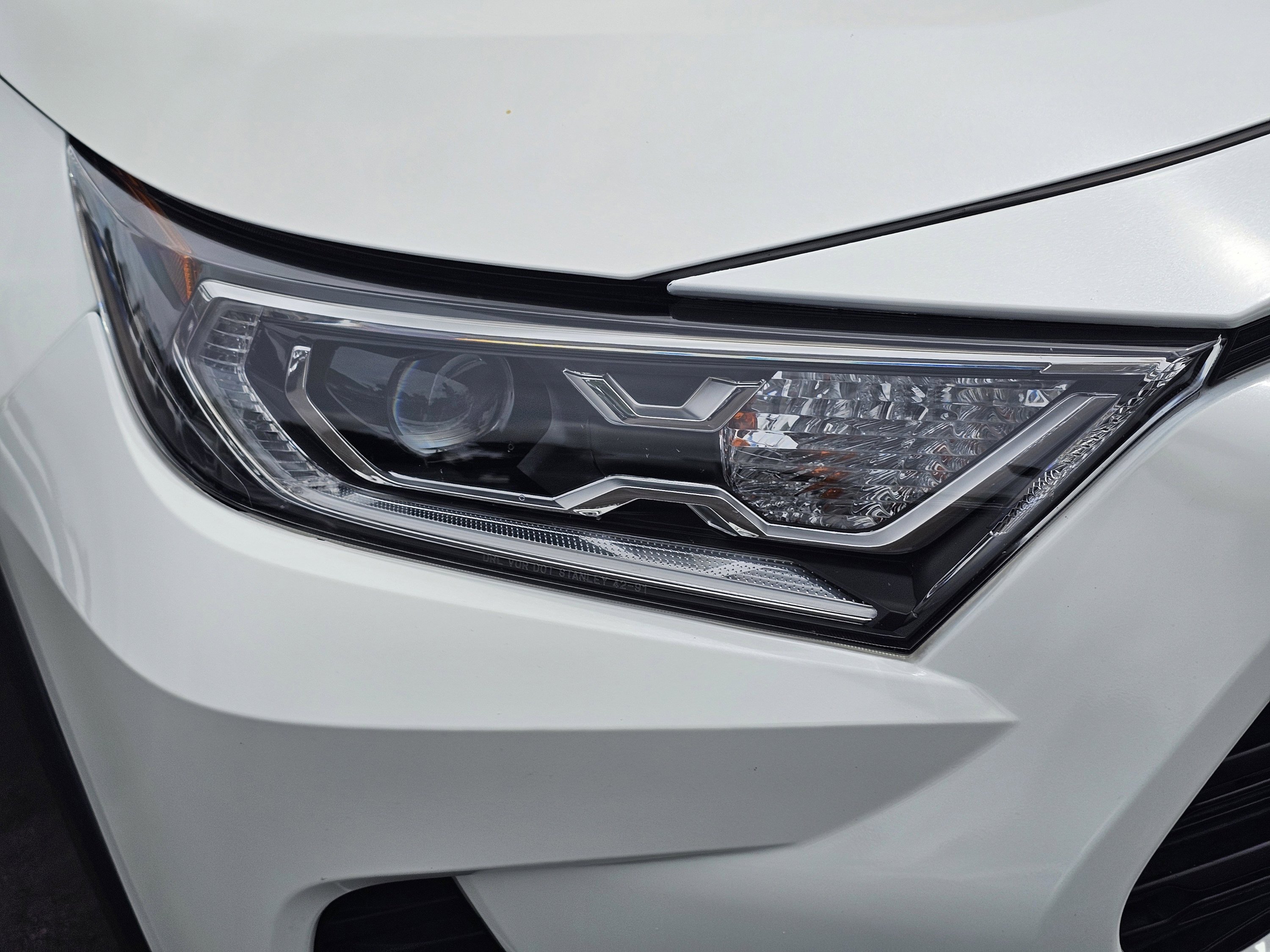 Used 2021 Blizzard Pearl Toyota Hybrid XLE Premium image 4