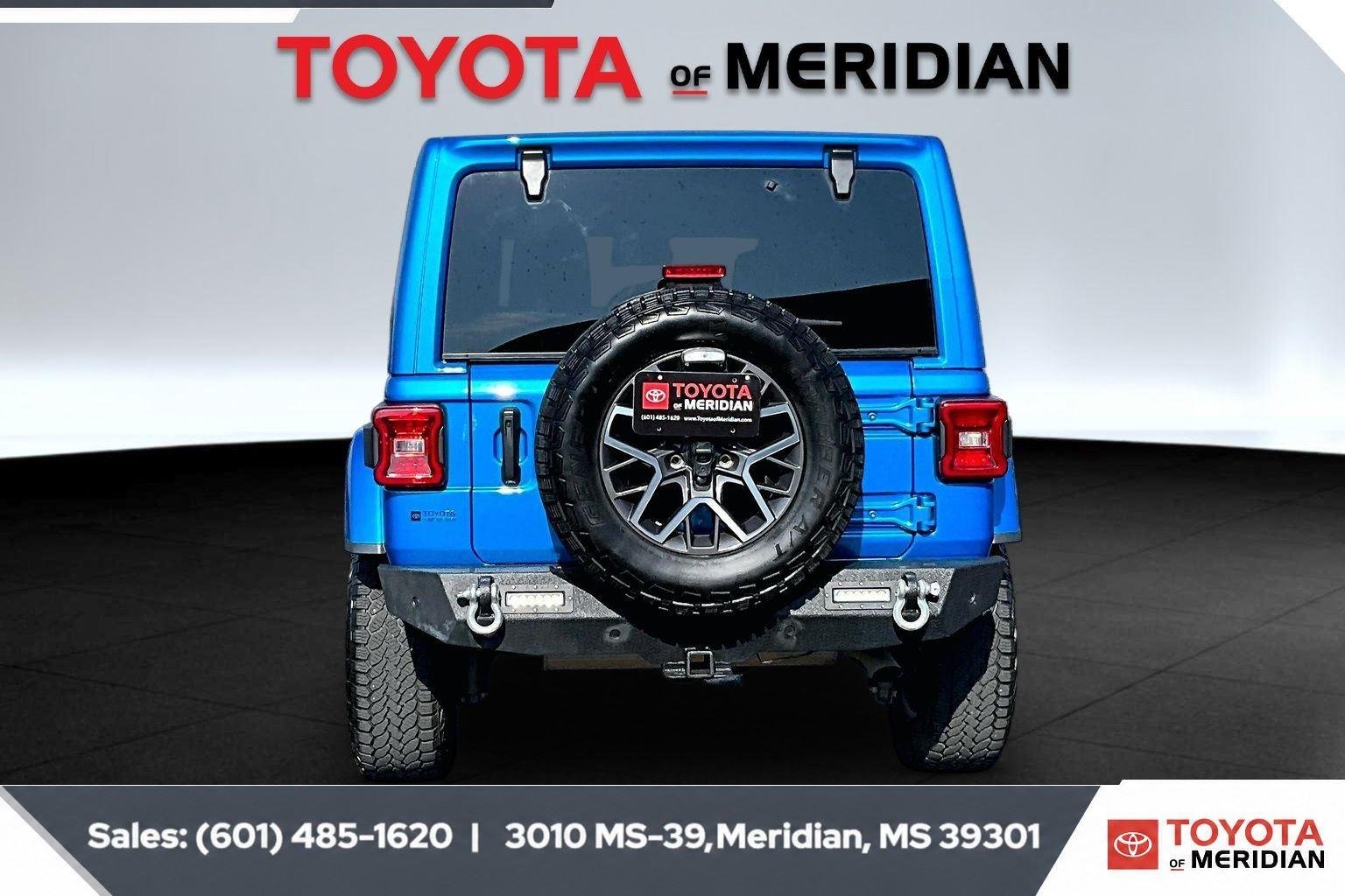 Used 2024 Hydro Blue Pearlcoat Jeep Sahara image 4