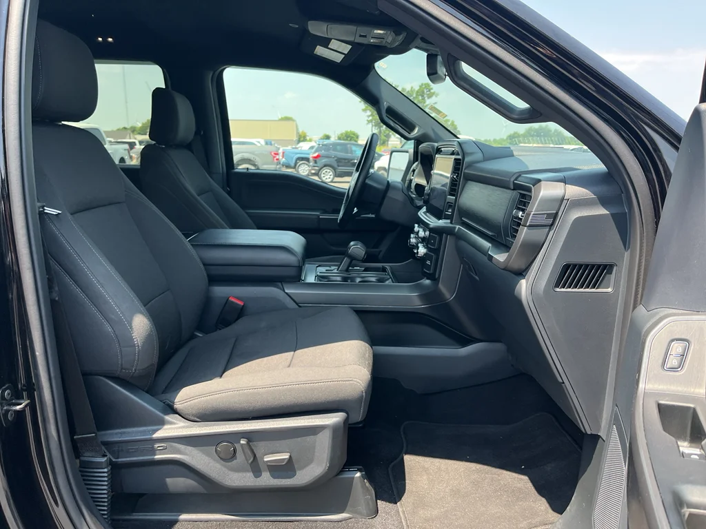 Used 2024 Agate Black Metallic Ford XLT image 14