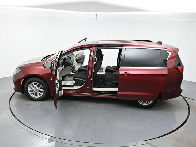 Used 2023 Velvet Red Pearlc Chrysler LX image 39