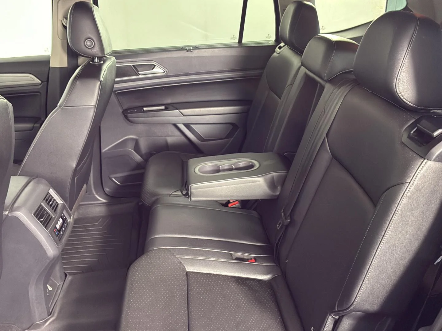 Used 2019 Platinum Gray Metallic Volkswagen 3.6L V6 SE image 22