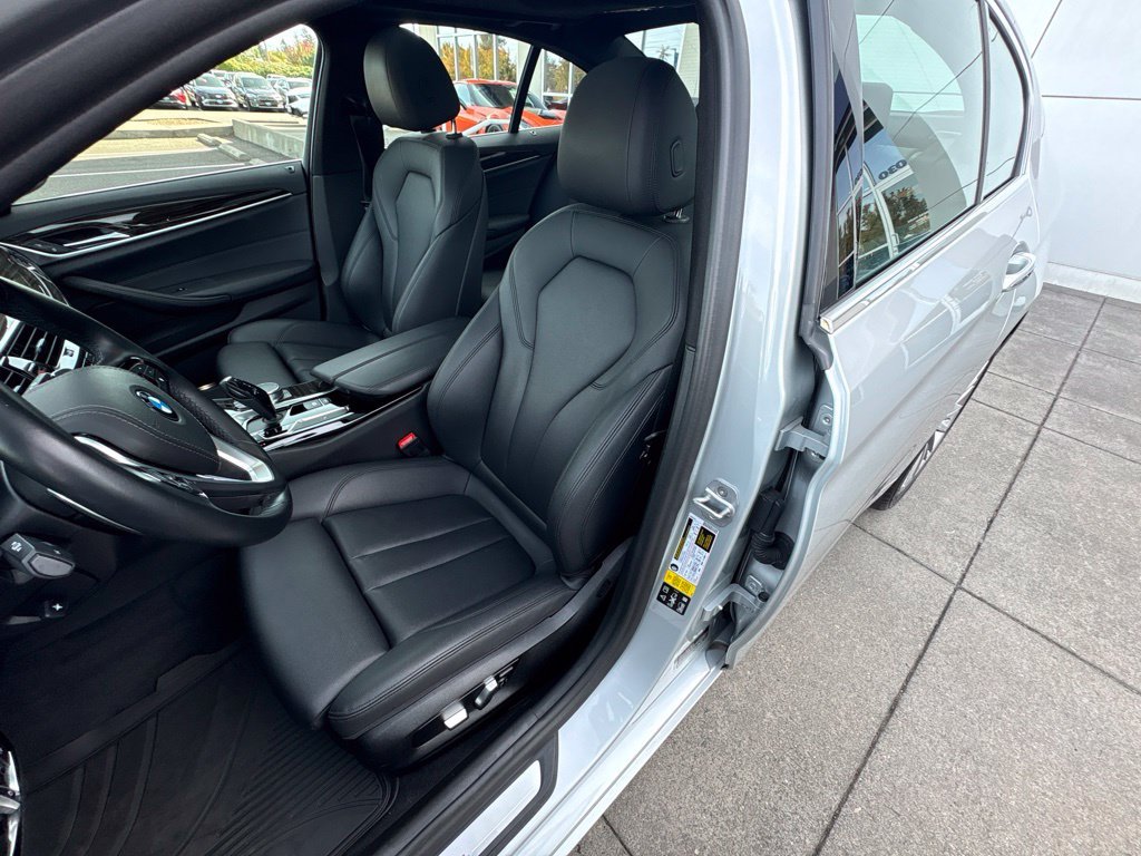 Used 2018 Glacier Silver Metallic BMW 530i xDrive image 13