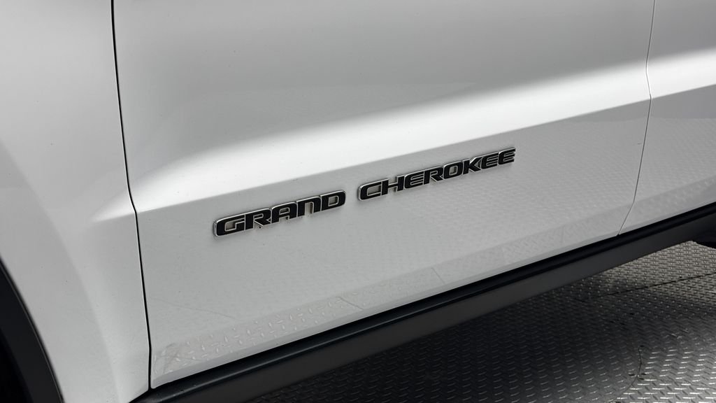 Used 2018 White Jeep Limited image 5