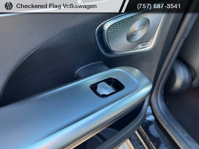 Used 2024 Obsidian Black Metallic Mercedes-Benz C 300 4MATIC® image 38
