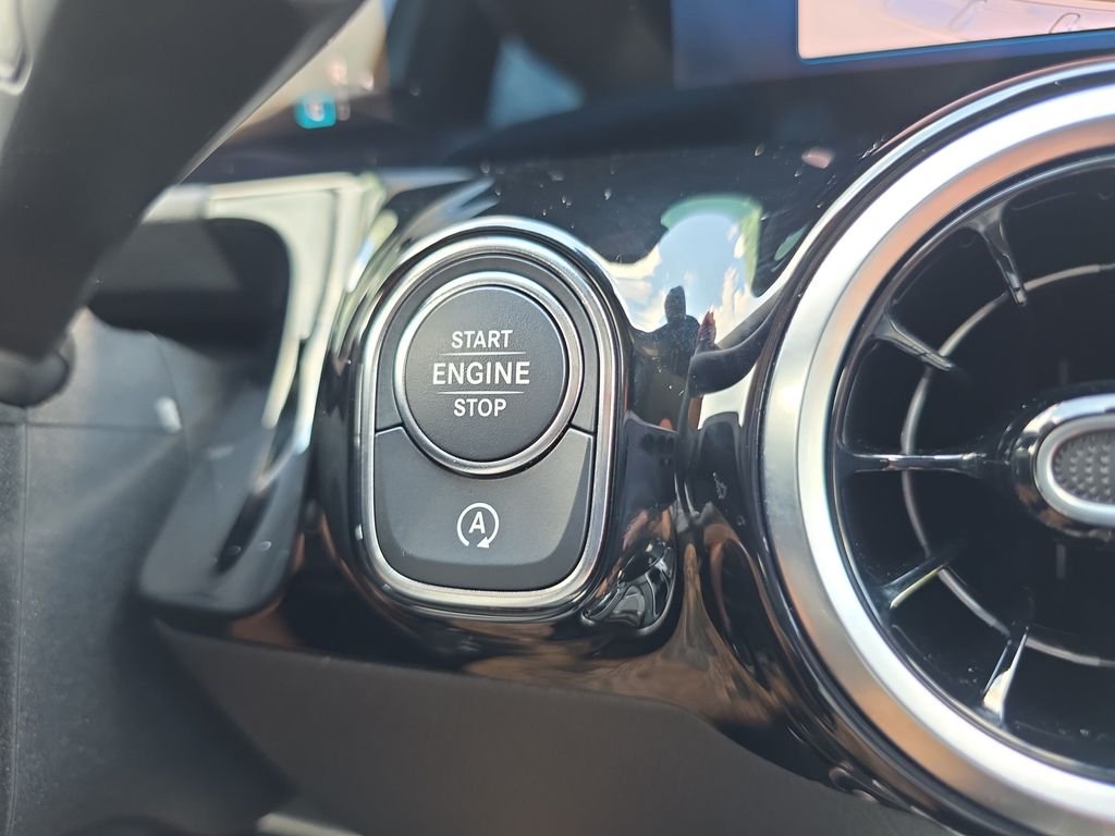 New 2026 White Mercedes-Benz GLA 250 image 26