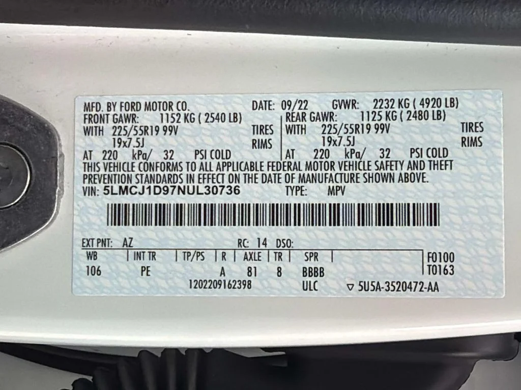 Used 2022 White Lincoln Standard image 34