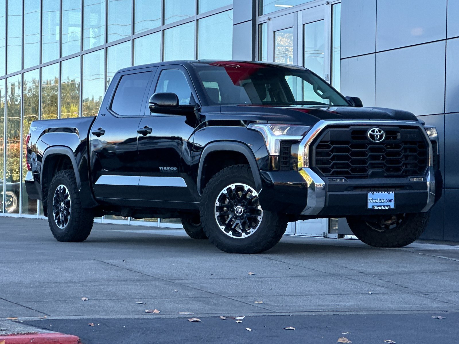 Used 2022 Midnight Black Metallic Toyota SR5 image 1