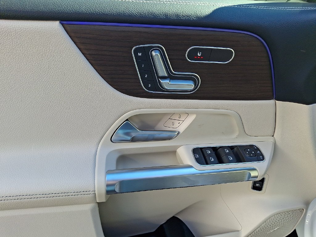 New 2026 Polar White Mercedes-Benz GLB 250 image 12