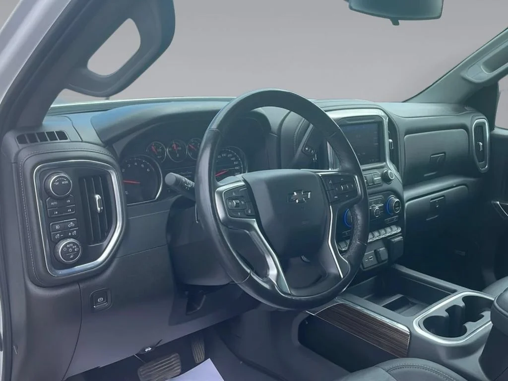 Used 2021 Iridescent Pearl Tricoat Chevrolet LT Trail Boss image 17