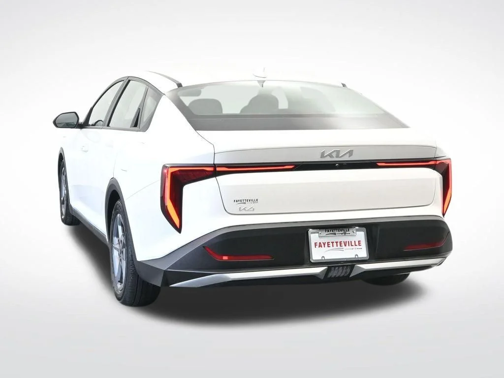 2025 Kia K4 LXS - Photo 8
