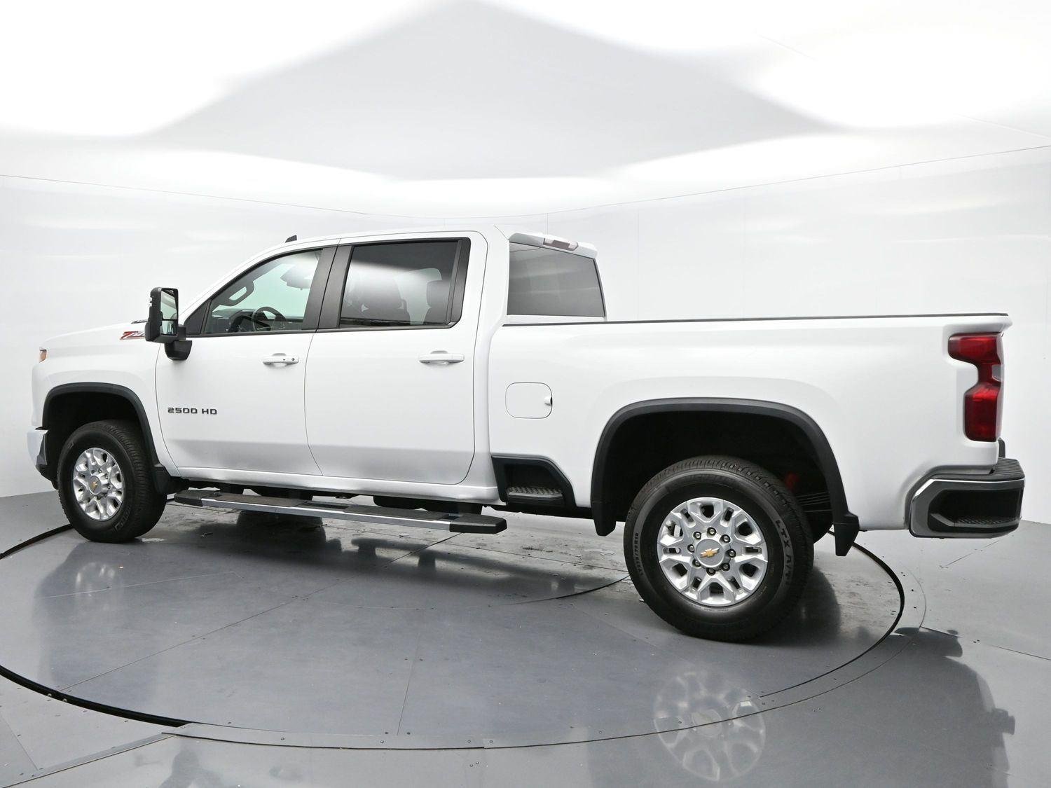 Used 2025 Summit White Chevrolet LT image 5