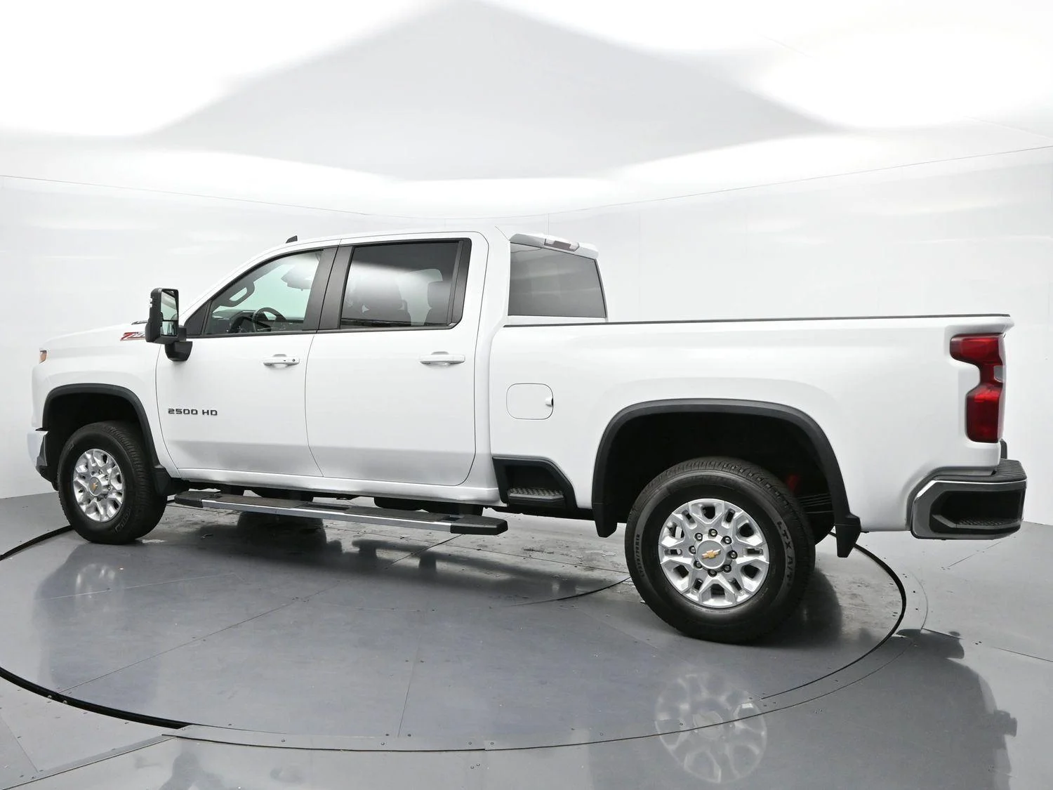 Used 2025 Summit White Chevrolet LT image 5