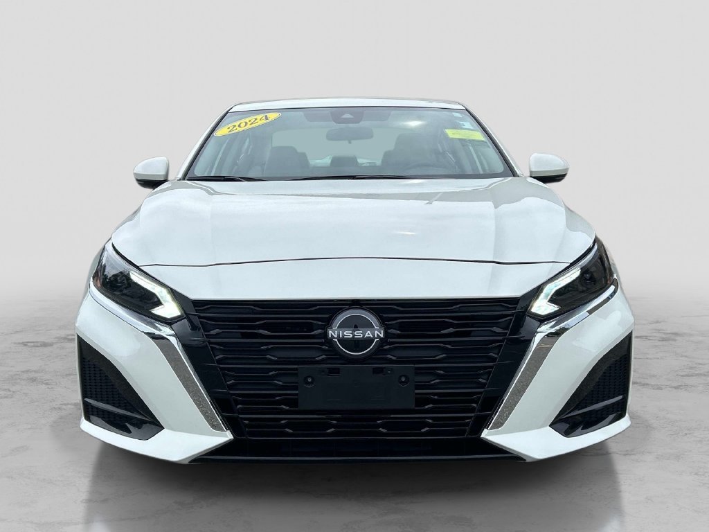 Used 2024 White Nissan 2.5 SL image 8
