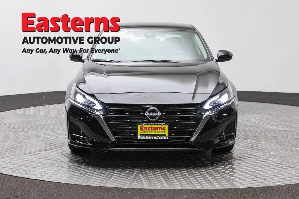 Used 2023 Black Nissan 2.5 SV image 2