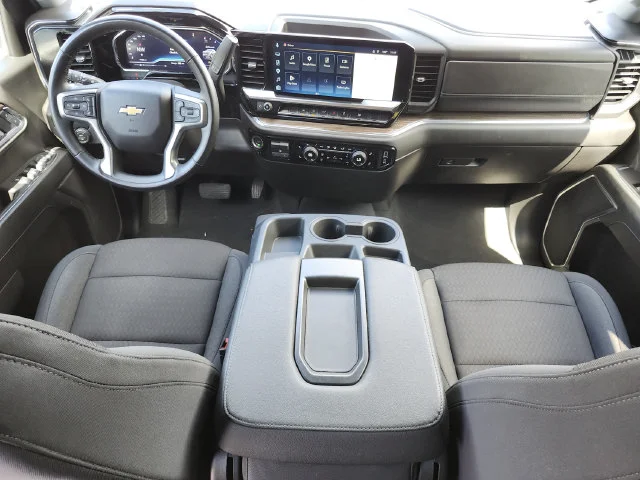 Used 2025 White Chevrolet LT image 18