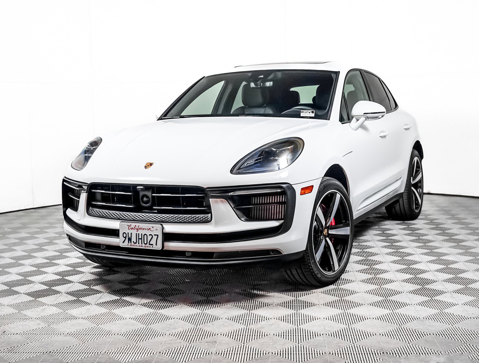 2025 Porsche Macan S's photo