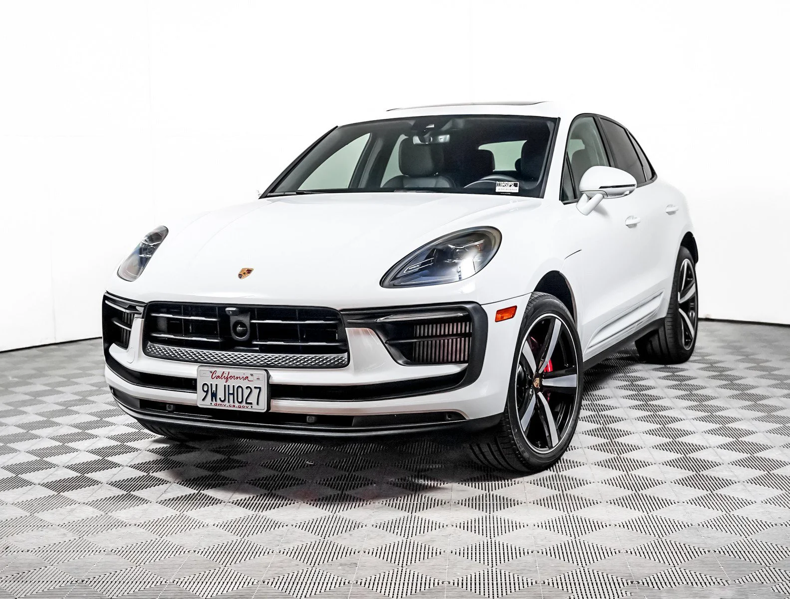 2025 Porsche Macan S's photo