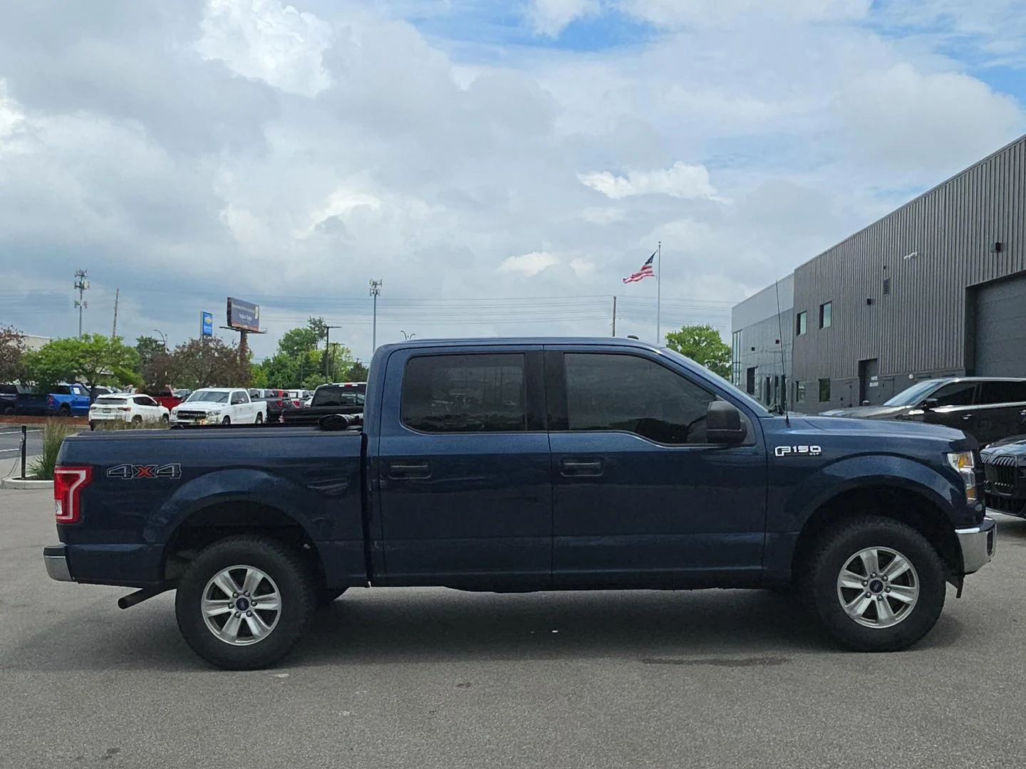 Used 2017 Blue Jeans Ford XLT image 2