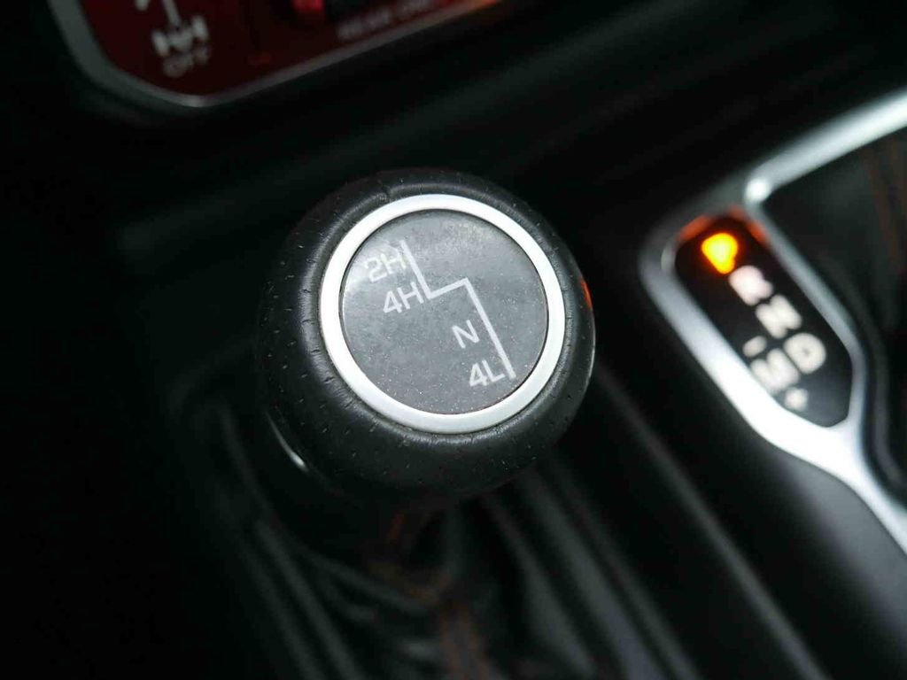 Used 2022 Blue Jeep Mojave image 34