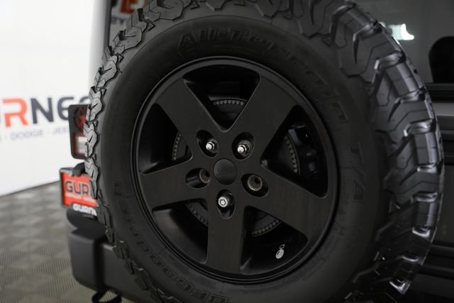 Used 2017 Gray Jeep Unlimited Sport image 29