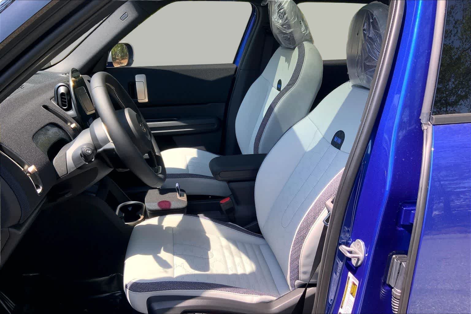 New 2027 Blazing Blue Metallic MINI Signature Plus image 9