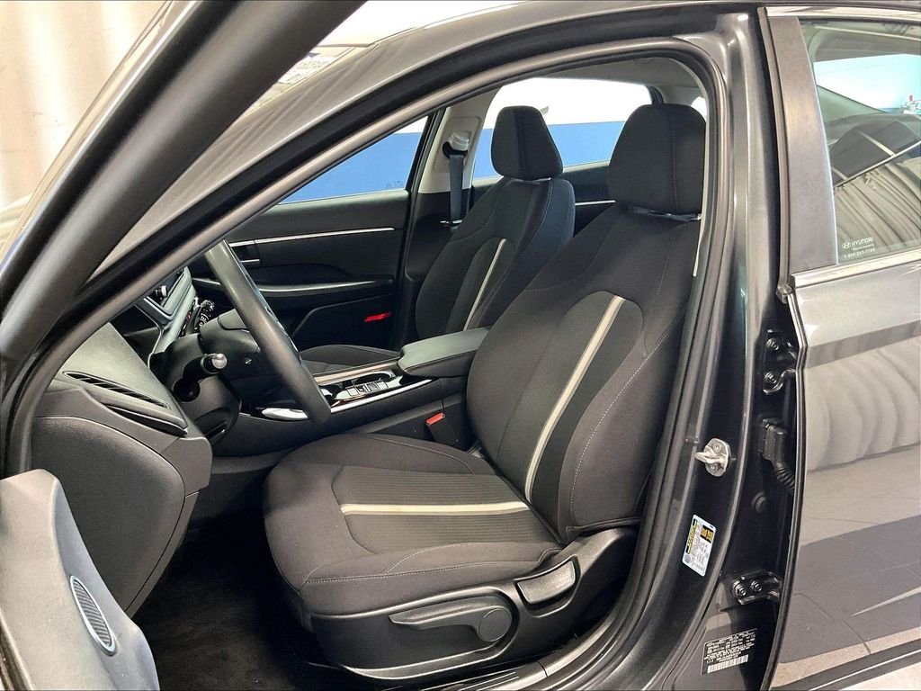 Used 2023 Gray Hyundai SE image 10