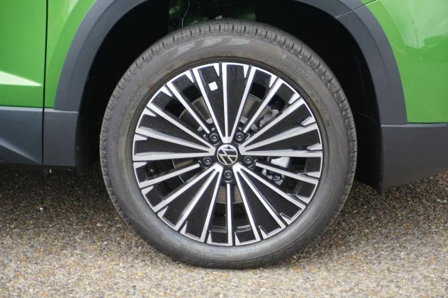 New 2026 Bright Moss Green Metallic Volkswagen 1.5T SE image 5