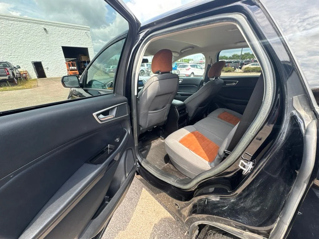 Used 2018 Shadow Black Ford SEL image 21