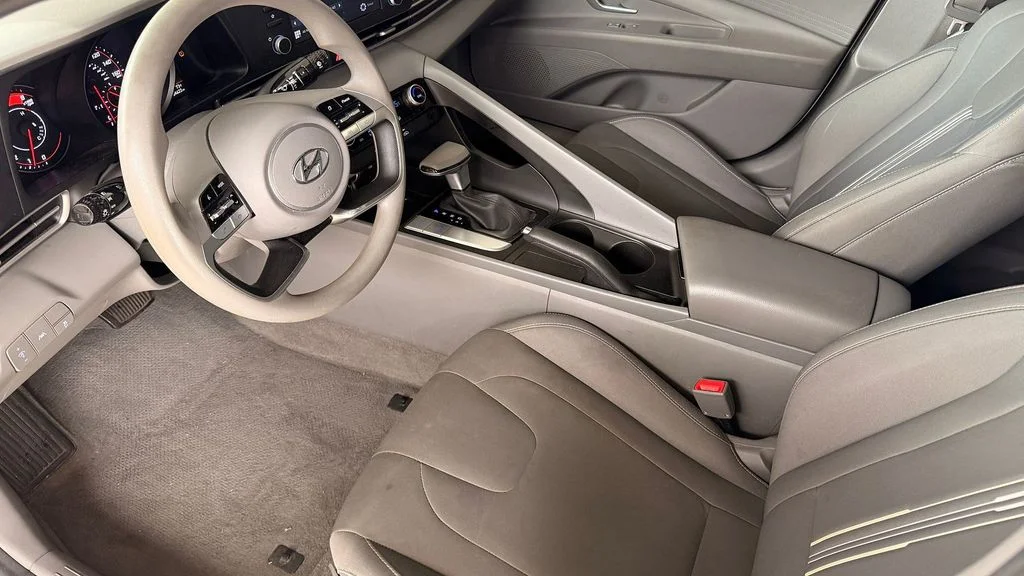 Used 2023 White Hyundai SEL image 10