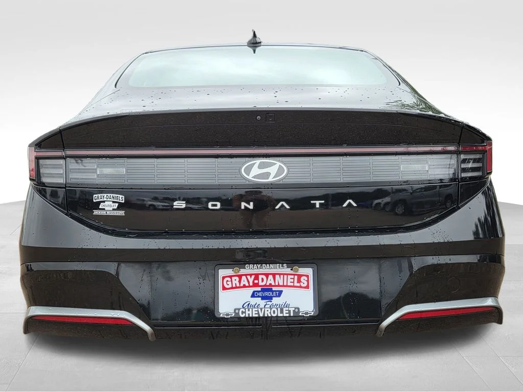 Used 2024 Black Hyundai SEL image 7
