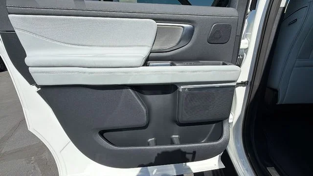New 2027 Star White Metallic Tri-Coat Ford MAX Platinum image 15
