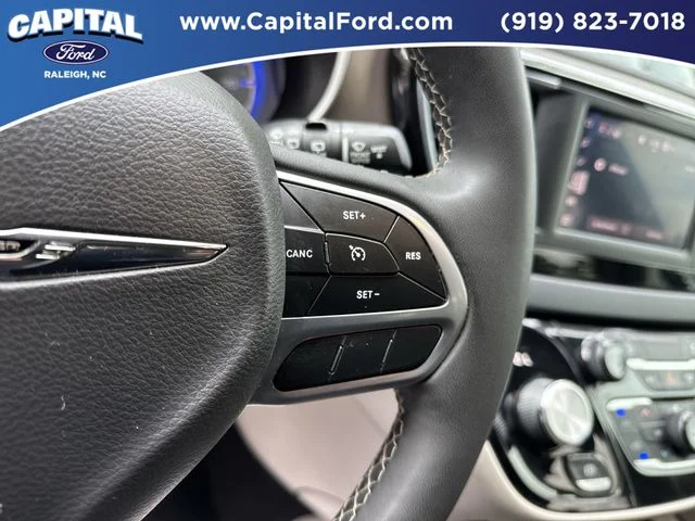Used 2023 White Chrysler LX image 23