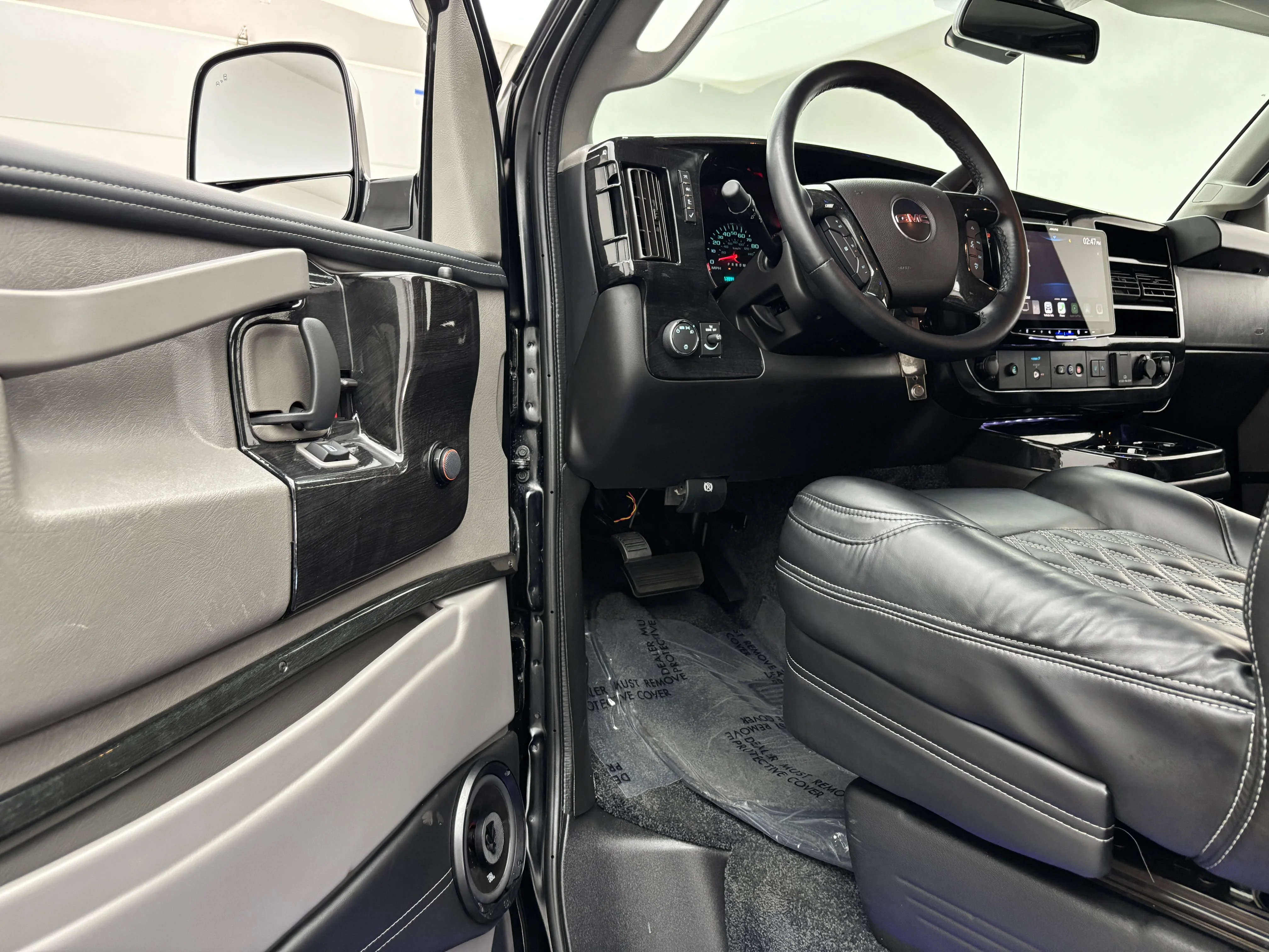 Used 2025 Onyx Black GMC Work Van image 17
