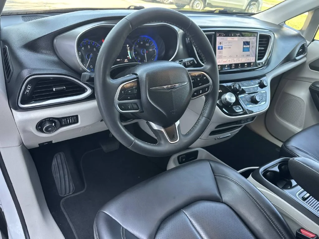 Used 2023 White Chrysler Touring L image 33