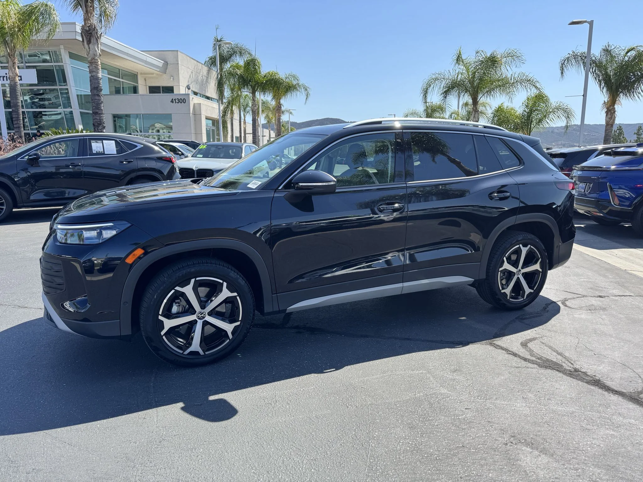 Used 2025 Deep Black Pearl Volkswagen SE w/Sunroof 4Motion image 6