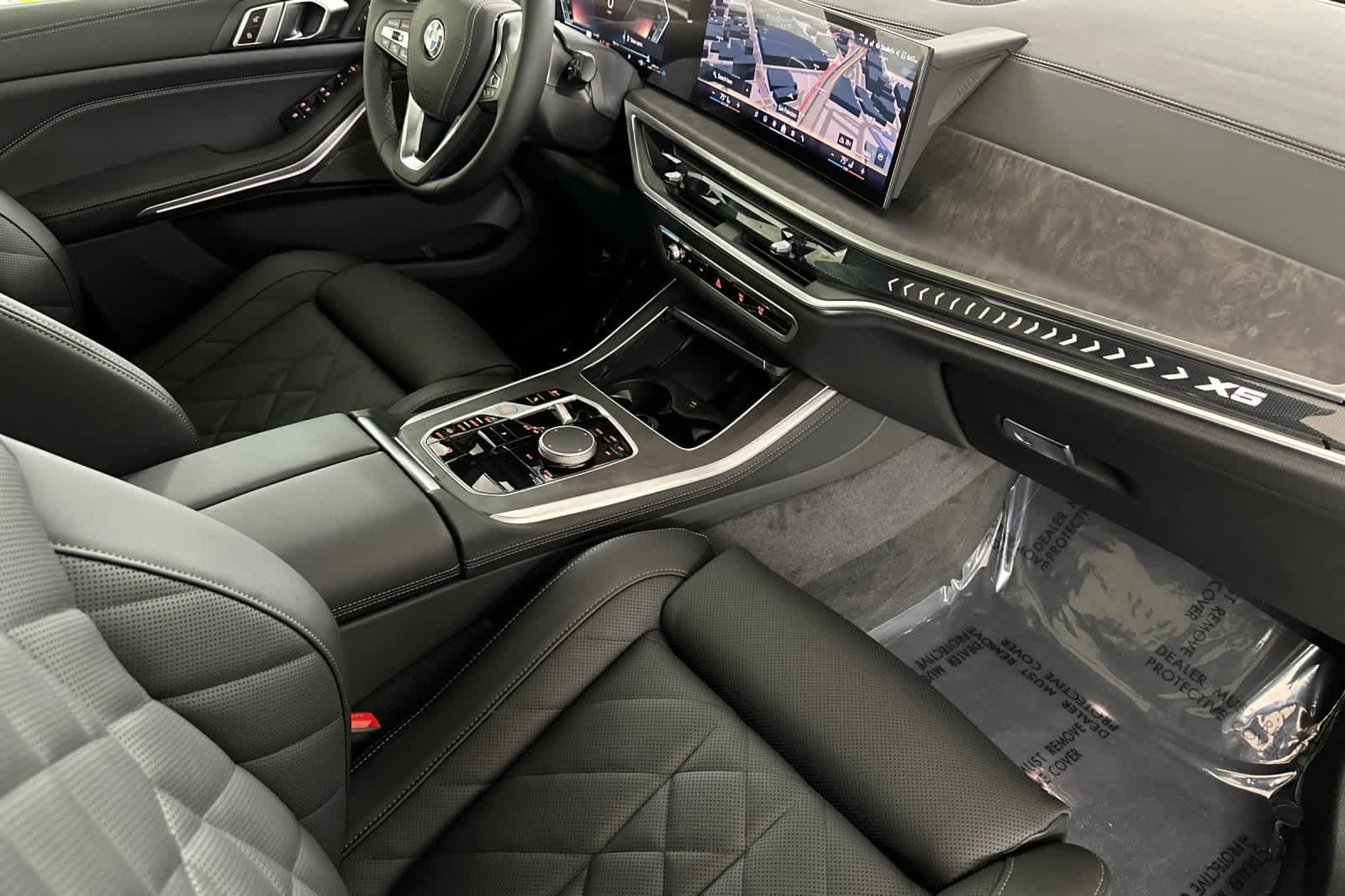Used 2026 Skyscraper Grey Metallic BMW xDrive40i image 16