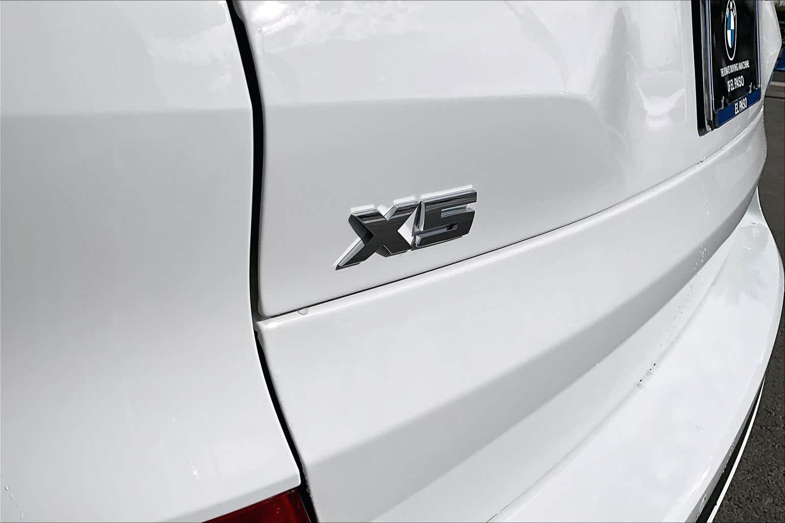 New 2026 Alpine White BMW M60i image 15