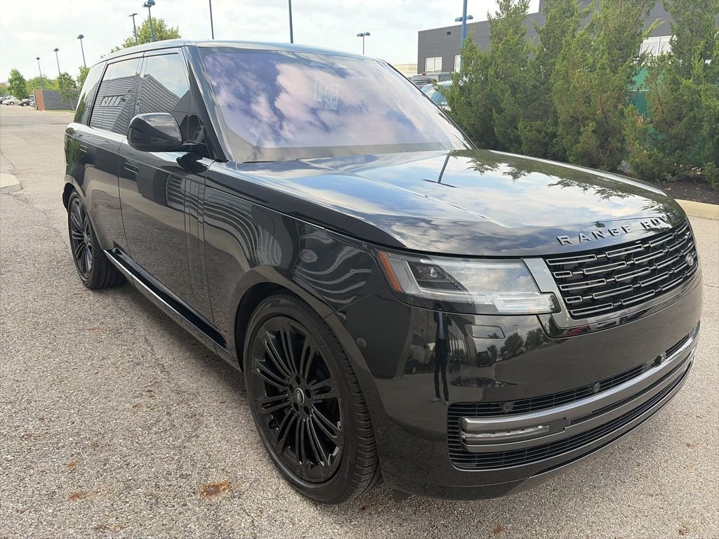 Used 2023 Santorini Black Metallic Land Rover SE image 4