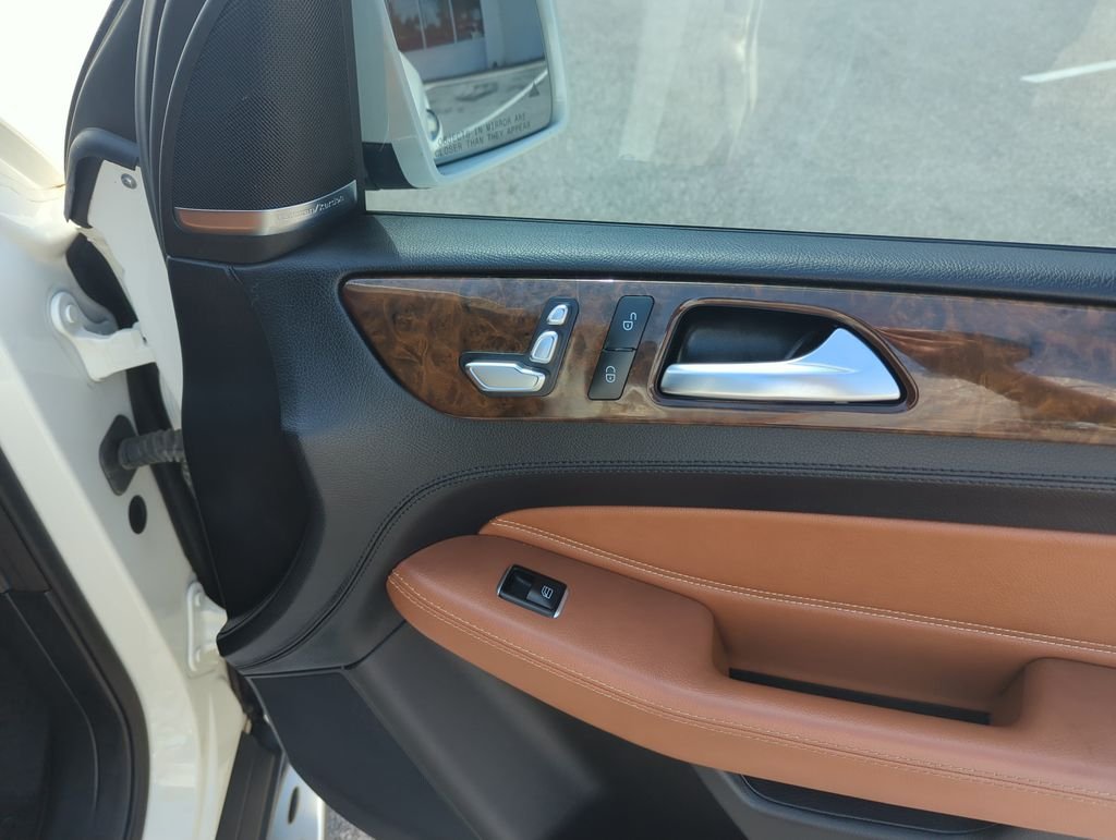 Used 2016  Mercedes-Benz GLE 400 image 35