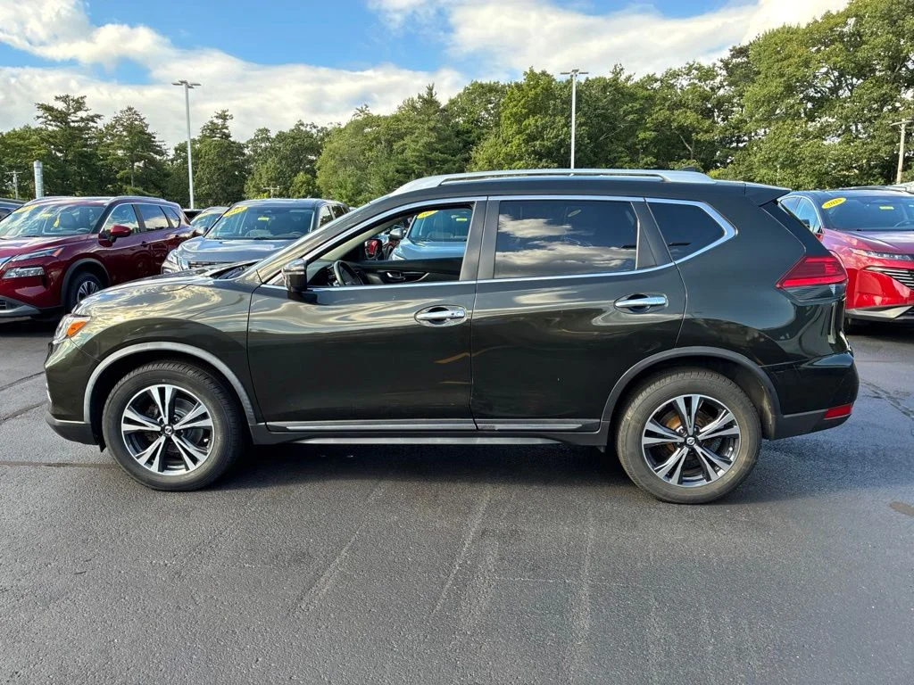 Certified Used 2017 Black Nissan SL image 4
