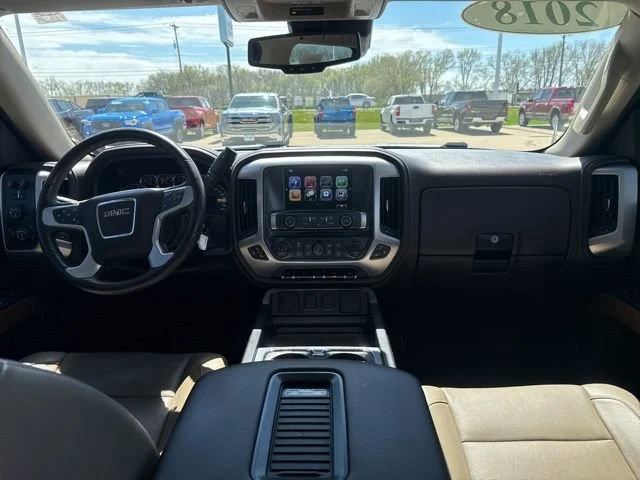 Used 2018 WHITE FROST TRICOAT GMC SLT image 47