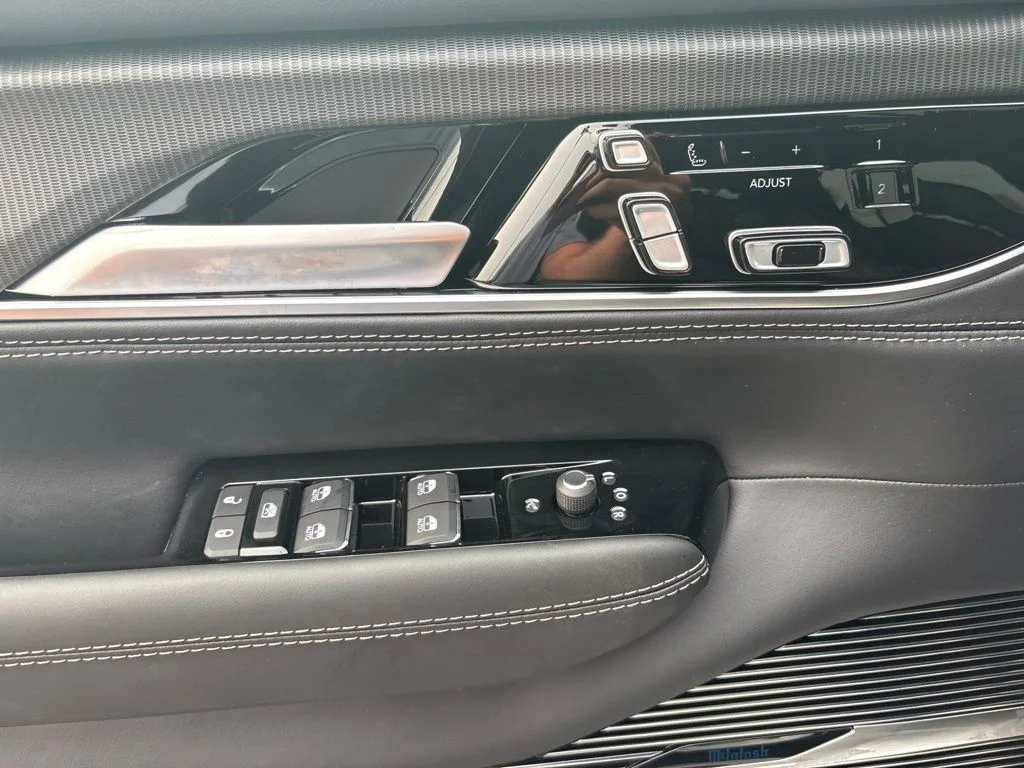 New 2026 Silver-Zynith Exterior Paint Jeep Grand Wagoneer image 16