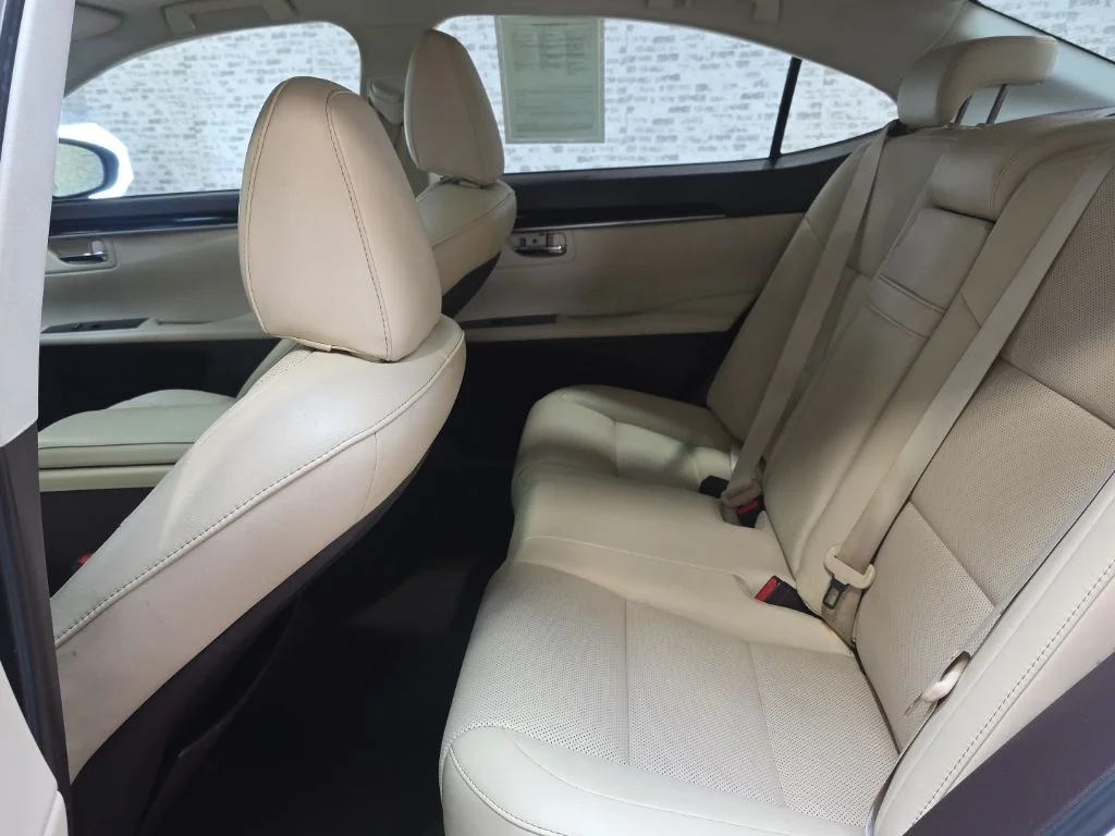 Used 2018 White Lexus 350 image 14