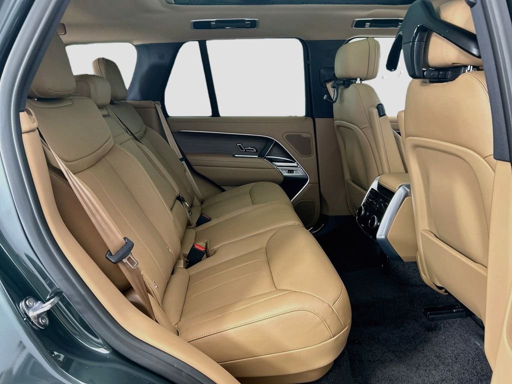 New 2026 Belgravia Green Land Rover SE image 21