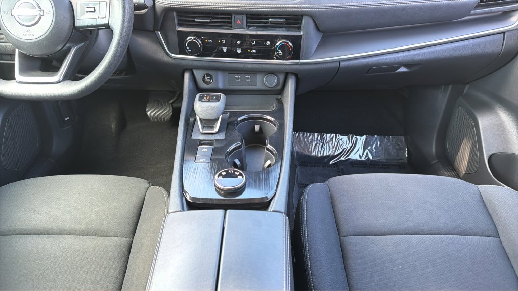 Used 2024 Silver Nissan S image 22